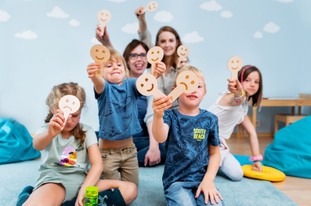 Zajęcia TUS Gdynia – dzieci biorące udział w treningu umiejętności społecznych w Błękitnej Chatce